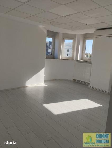 Spațiu comercial, de 10 mp, în Central