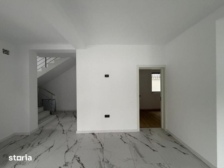 Casă cu 3 camere cu Teren 370 Mp în Romanești