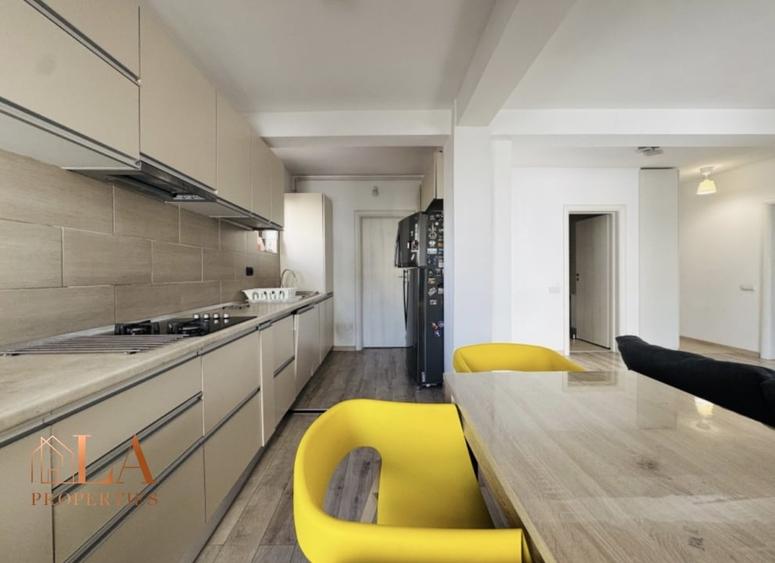 Apartament cu 3 camere semidecomandat în Chiajna