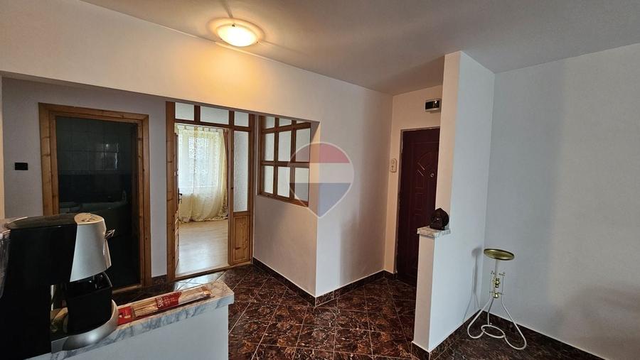 Apartament cu 3 camere decomandat, mobilat în Calea Romanului