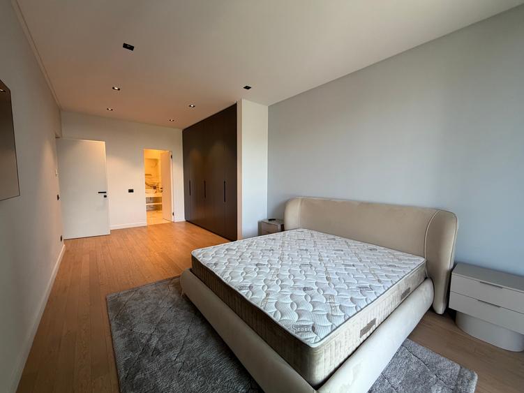 Apartament cu 3 camere decomandat în Floreasca