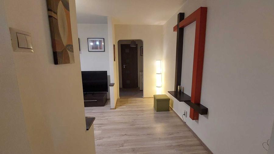 Apartament cu 3 camere semidecomandat în Unirii