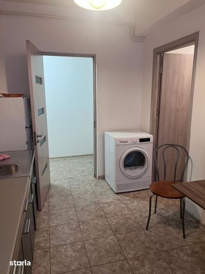 Garsonieră decomandată în Craiovița Nouă