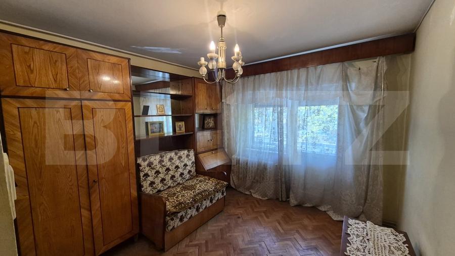 Apartament cu 4 camere semidecomandat, mobilat în Micro 17