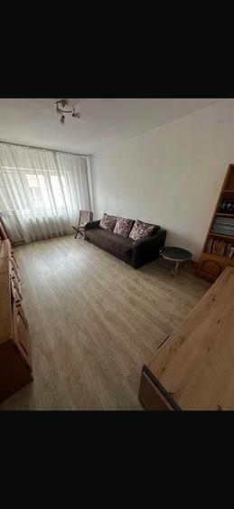 Apartament cu 2 camere decomandat în Plopilor
