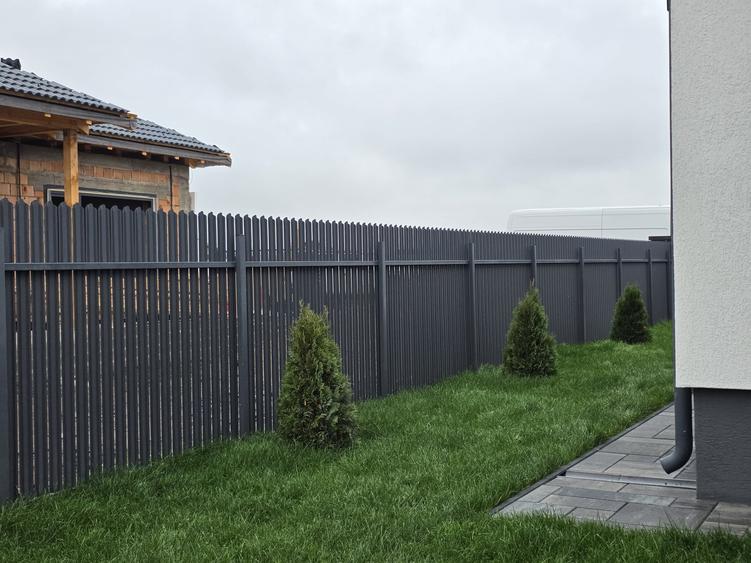 Casă individuală cu 4 camere cu Canalizare în Cristian