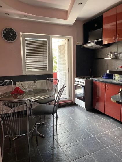 Apartament cu 3 camere decomandat în Torontalului