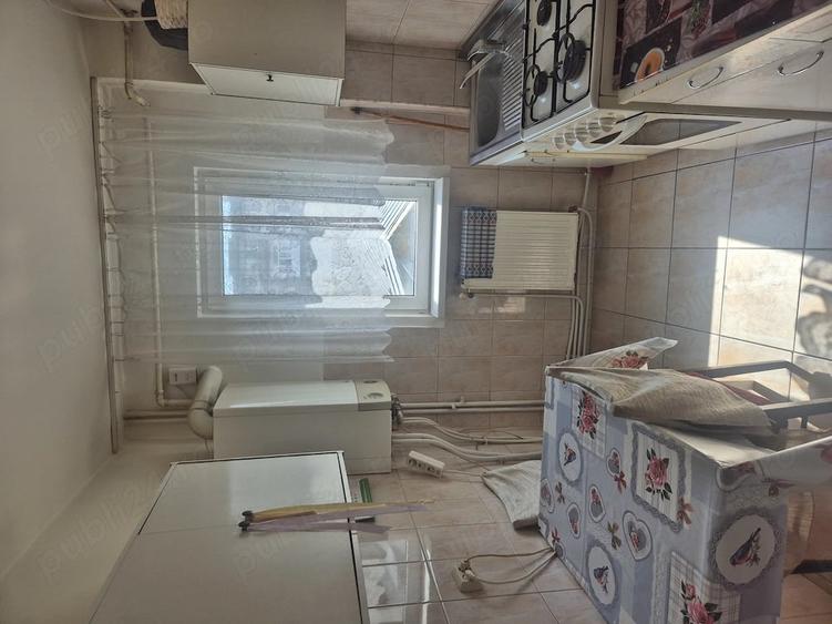 Apartament cu 3 camere semidecomandat în Central