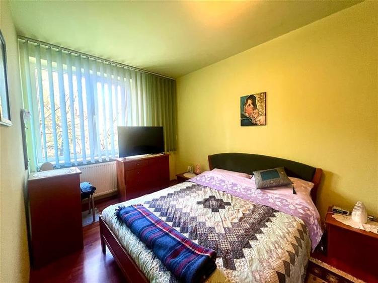 Apartament cu 3 camere semidecomandat, mobilat în Tractorul