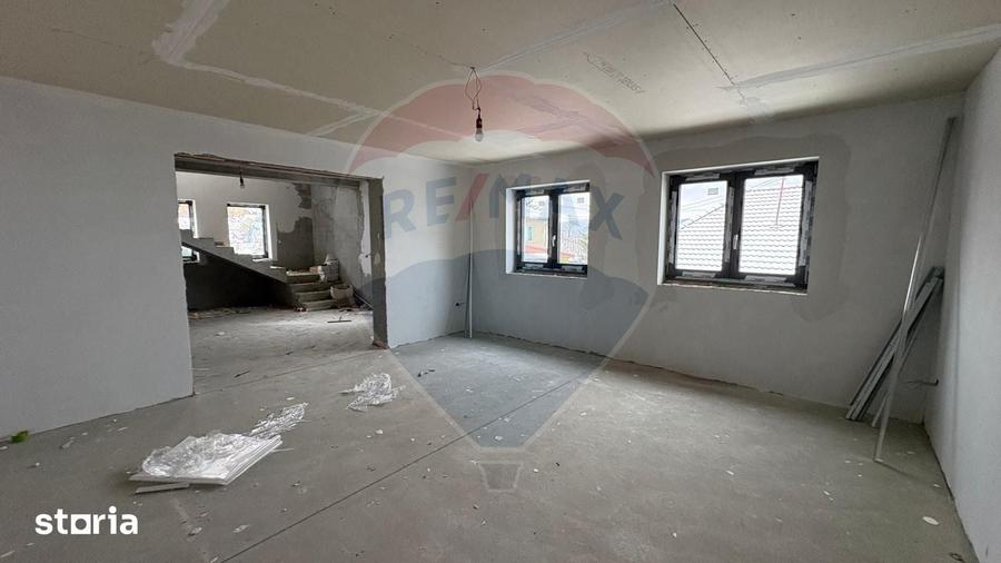 Casă cu 6 camere cu Teren 822 Mp în Central