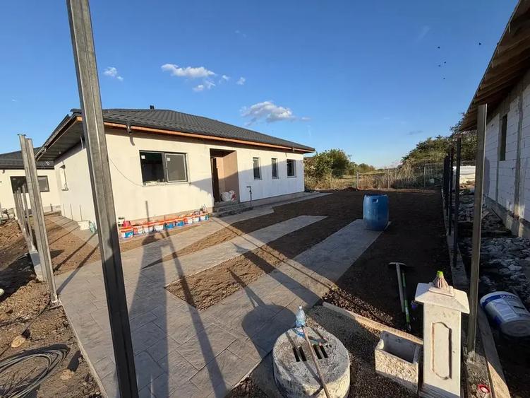 Casă cu 4 camere cu Canalizare în Afumați