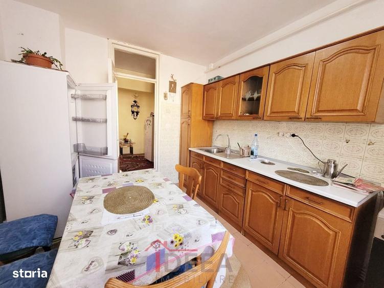 Apartament cu 4 camere decomandat în Central