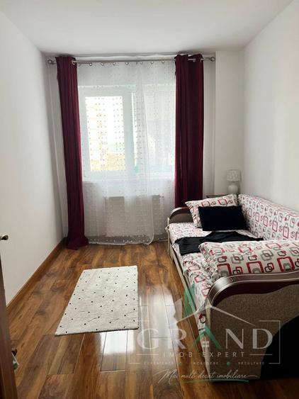 Apartament cu 3 camere semidecomandat în Florești