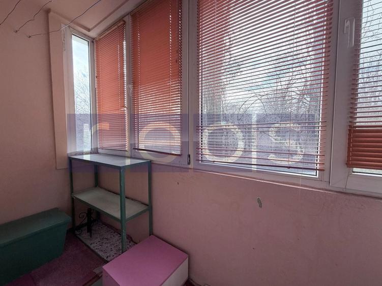 Apartament cu 3 camere semidecomandat în Pajura