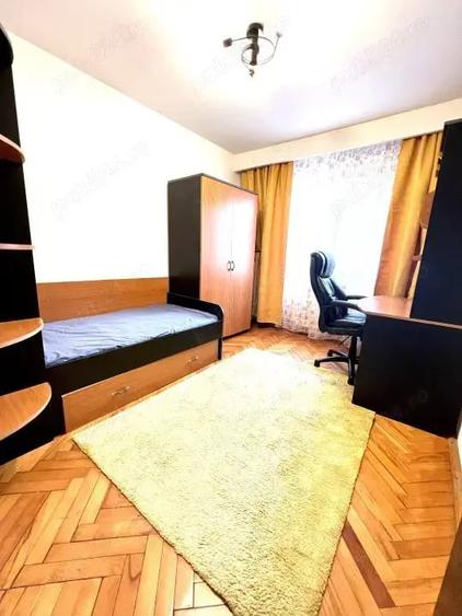 Apartament cu 3 camere decomandat în Girocului