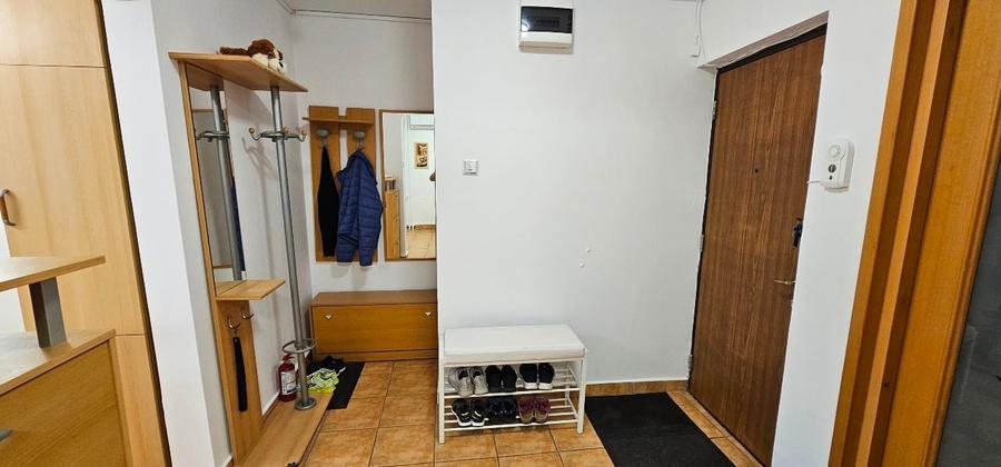 Apartament cu 3 camere decomandat, mobilat în Rahova