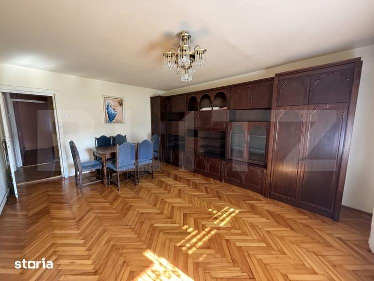 Apartament cu 3 camere decomandat în Micro 17