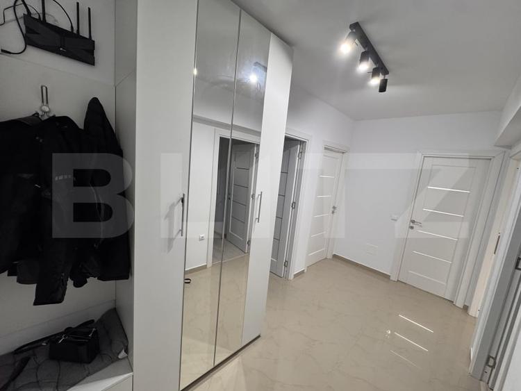 Apartament cu 3 camere decomandat, mobilat în Exterior Est