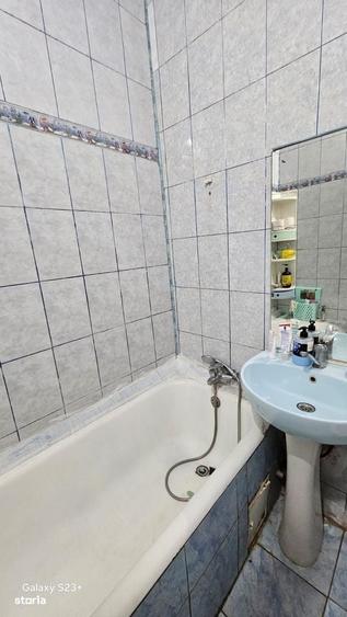 Casă cu 4 camere în Roșu
