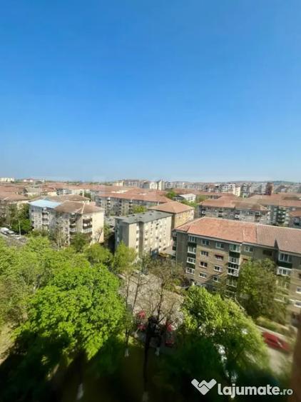 Apartament cu 3 camere semidecomandat în Rogerius