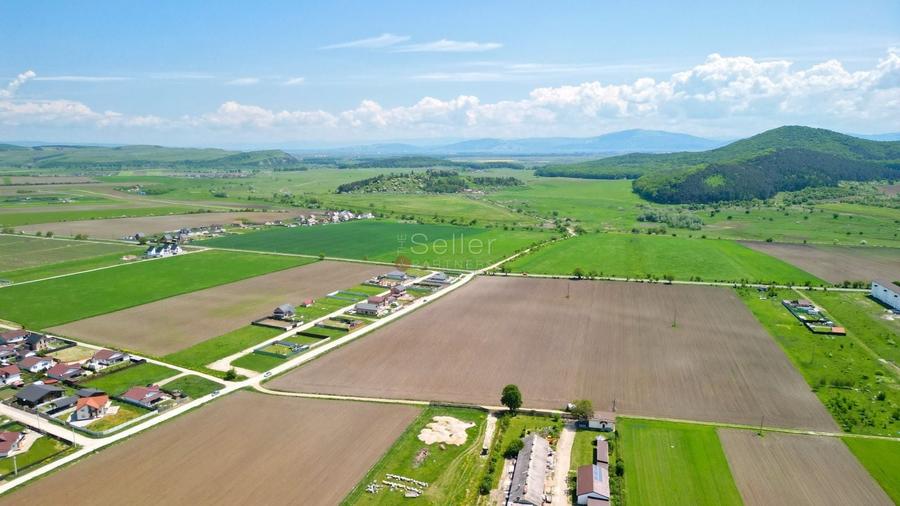 Teren Construcții intravilan de 31800 mp, în Sânpetru