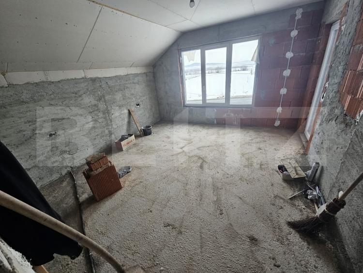 Casă individuală cu 4 camere cu Teren 500 Mp în Jelna