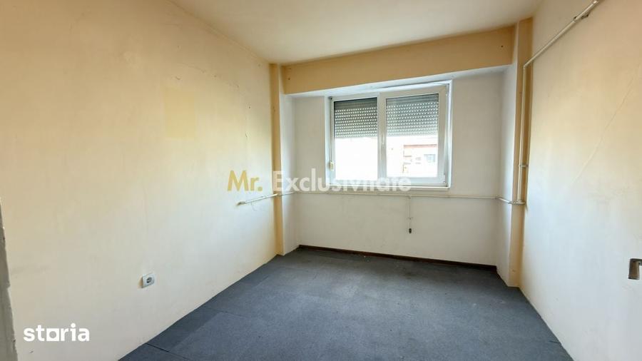 Apartament cu 4 camere semidecomandat în Central