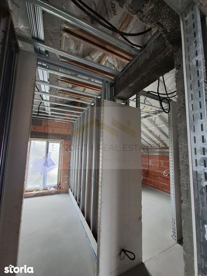 Casă cu 4 camere cu Teren 300 Mp în 1 Decembrie
