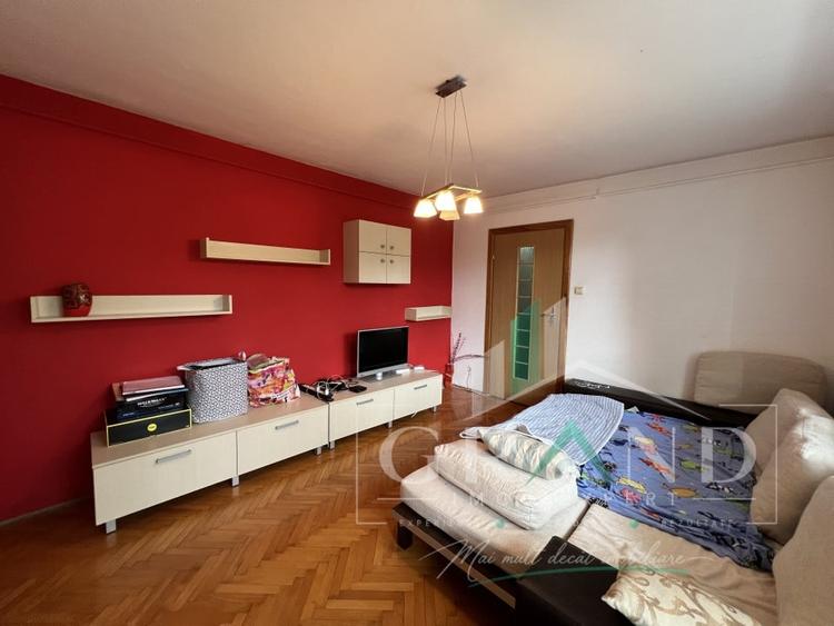 Apartament cu 3 camere semidecomandat, mobilat în Gheorgheni