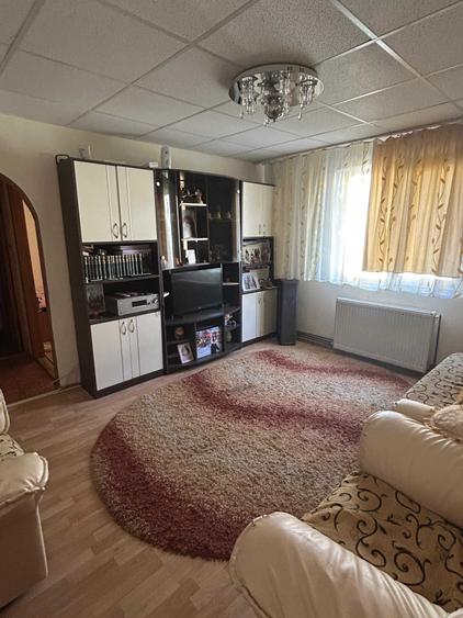 Apartament cu 3 camere semidecomandat în Șuța Seacă