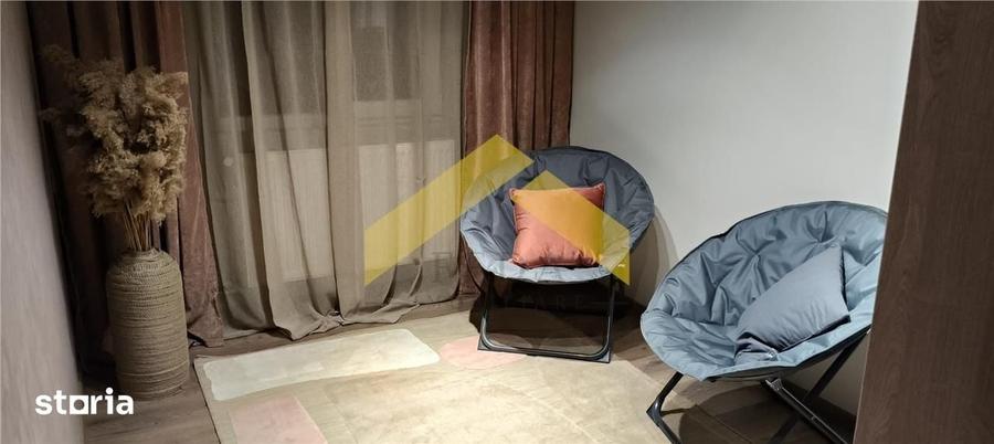 Apartament cu 3 camere semidecomandat în Romanilor