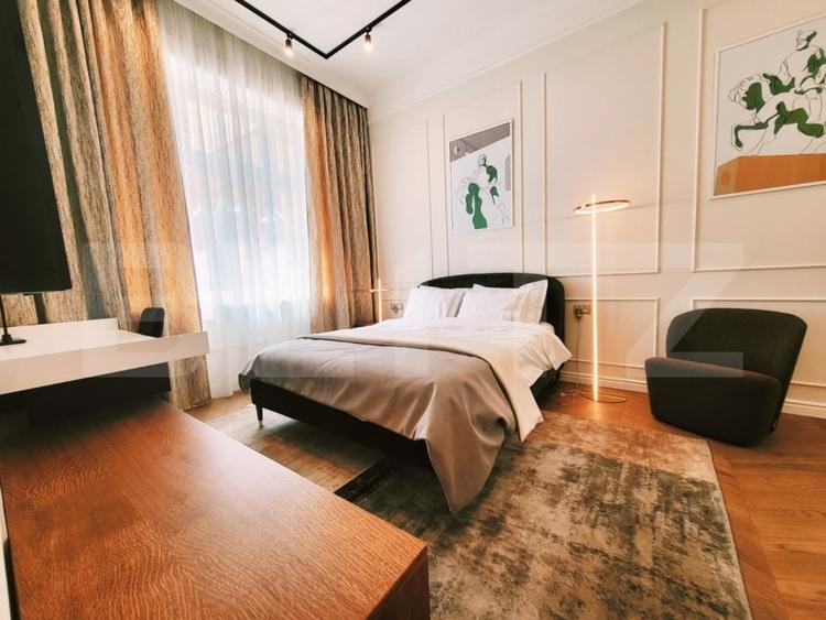 Apartament cu 3 camere semidecomandat, mobilat în Central