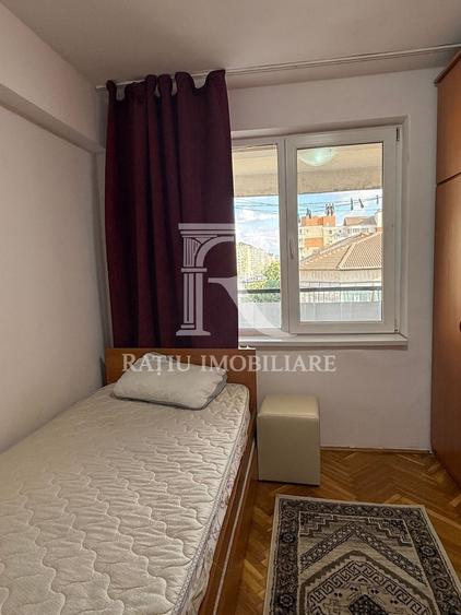 Apartament cu 4 camere decomandat, mobilat în Nufărul