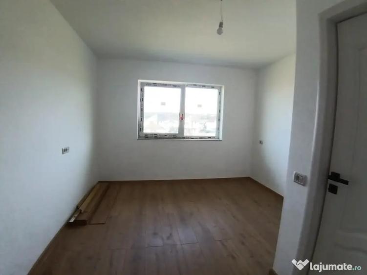 Casă cu 4 camere cu Teren 350 Mp în Șcheia