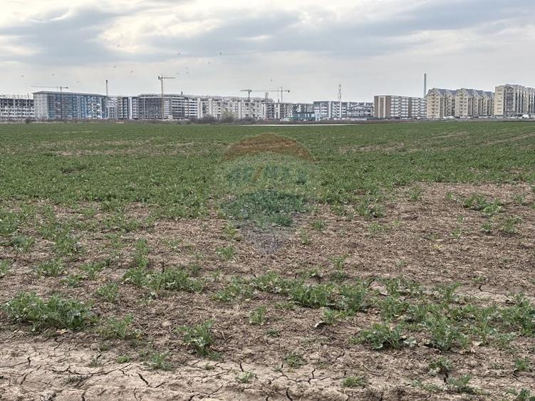 Teren agricol intravilan de 12651 mp, în Central