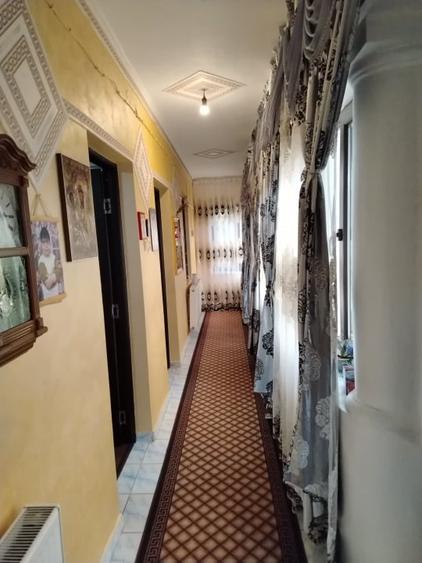 Casă individuală cu 5 camere cu Canalizare în Romanești