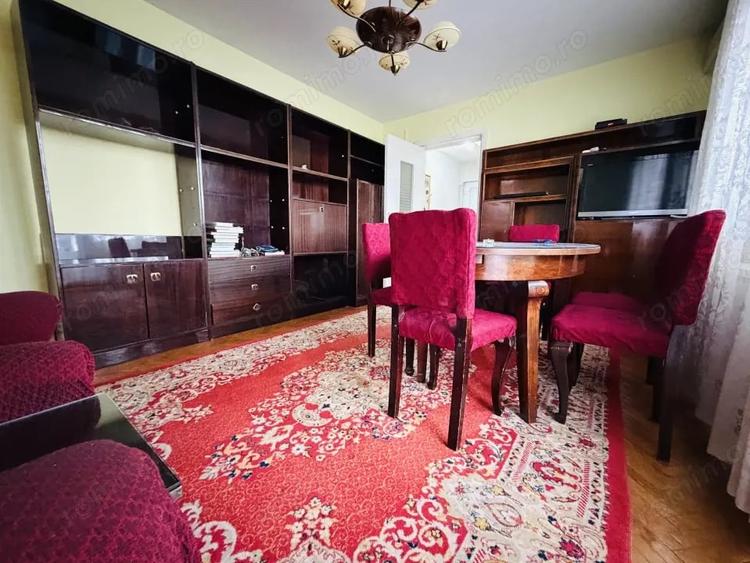 Apartament cu 3 camere semidecomandat, mobilat în Circumvalațiunii