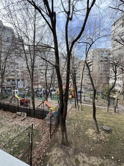 Apartament cu 3 camere decomandat în Doamna Ghica