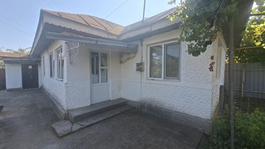 Casă cu 3 camere în Călinești