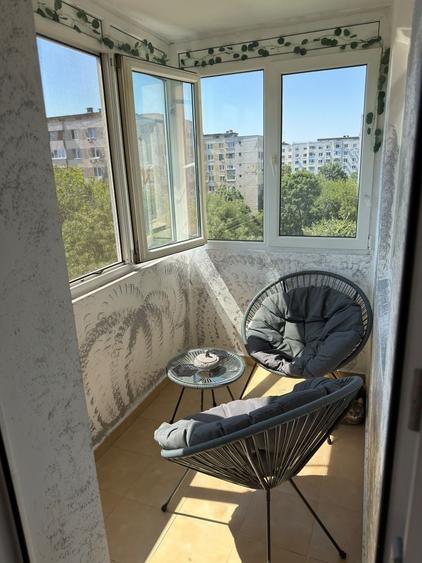 Apartament cu 3 camere decomandat în Olteniței
