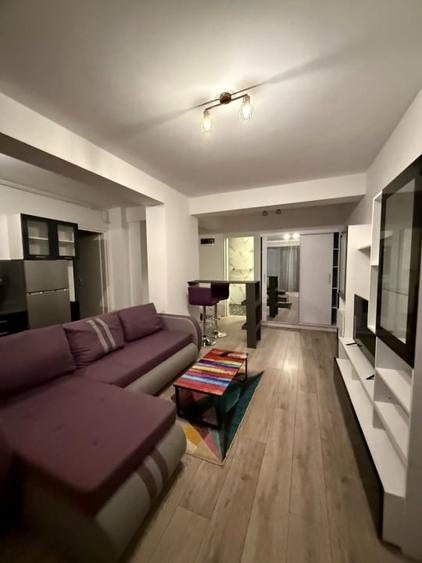 Apartament cu 2 camere semidecomandat, mobilat în Pipera