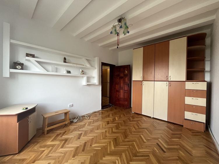 Apartament cu 3 camere decomandat, mobilat în Central