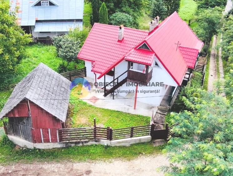 Casă cu 4 camere cu Teren 300 Mp în Ceahlău