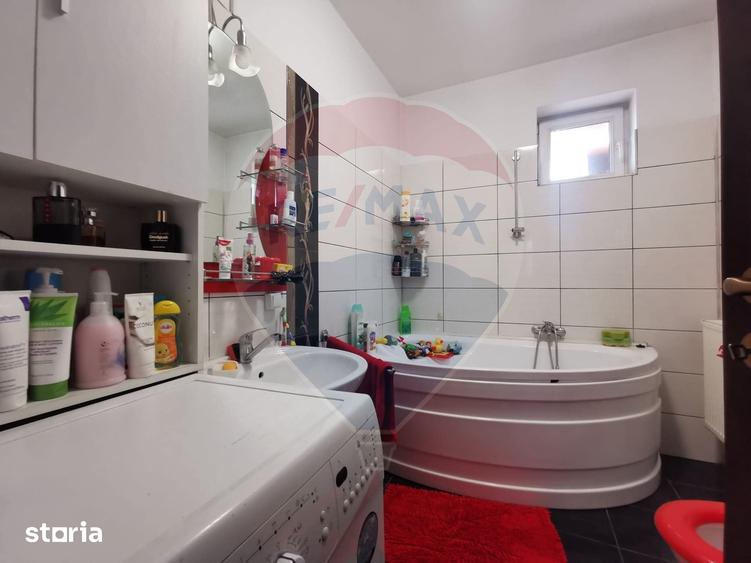 Casă cu 7 camere cu Teren 342 Mp în Tokai