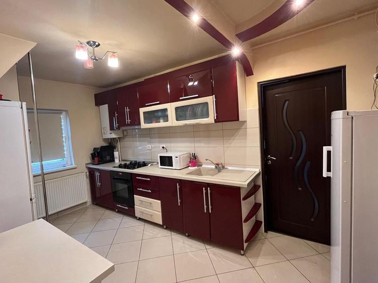 Apartament cu 3 camere semidecomandat în Central