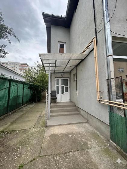Casă cu 5 camere cu Teren 173 Mp în Central