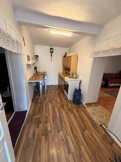 Casă cu 2 camere cu Teren 1950 Mp în Central
