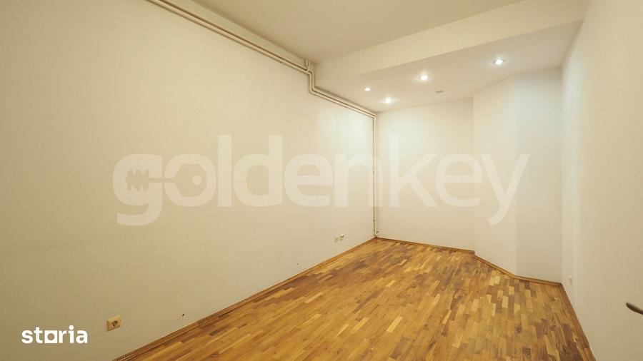 Casă cu 8 camere cu Teren 600 Mp în Băneasa