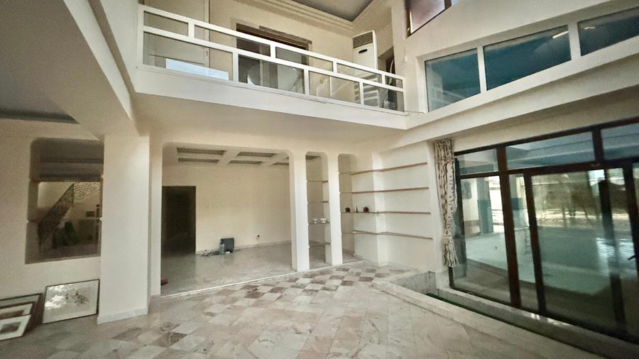 Casă individuală cu 9 camere cu Teren 2500 Mp în Pipera
