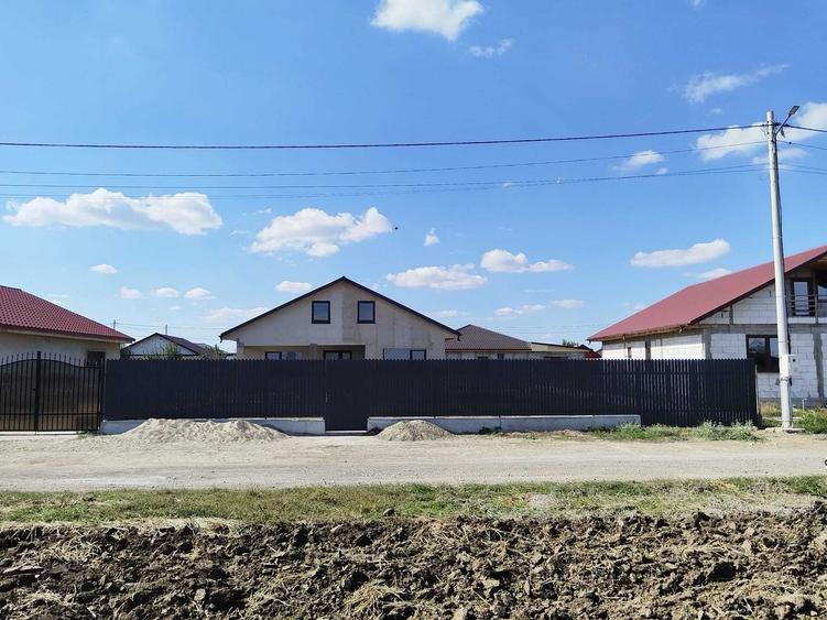 Casă cu 3 camere în Vasile Alecsandri